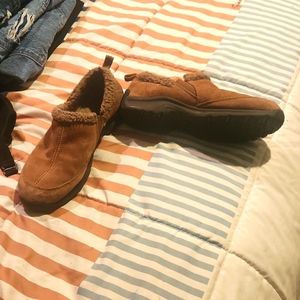 Women's Land End leather short boots/ shoes in women's size 10.